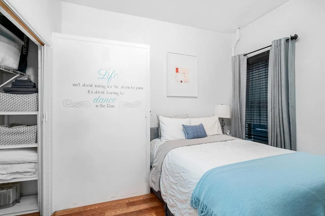 Cloverleaf Apartment - Perfectly Located Near Restaurants, Shops, & Sites New York