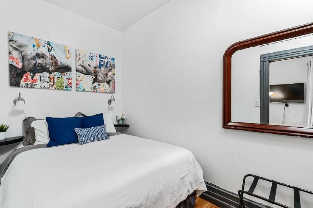 Cloverleaf Apartment - Perfectly Located Near Restaurants, Shops, & Sites New York