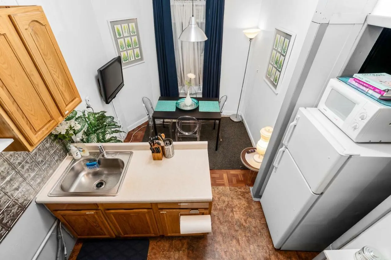 Cloverleaf Apartment - Perfectly Located Near Restaurants, Shops, & Sites New York