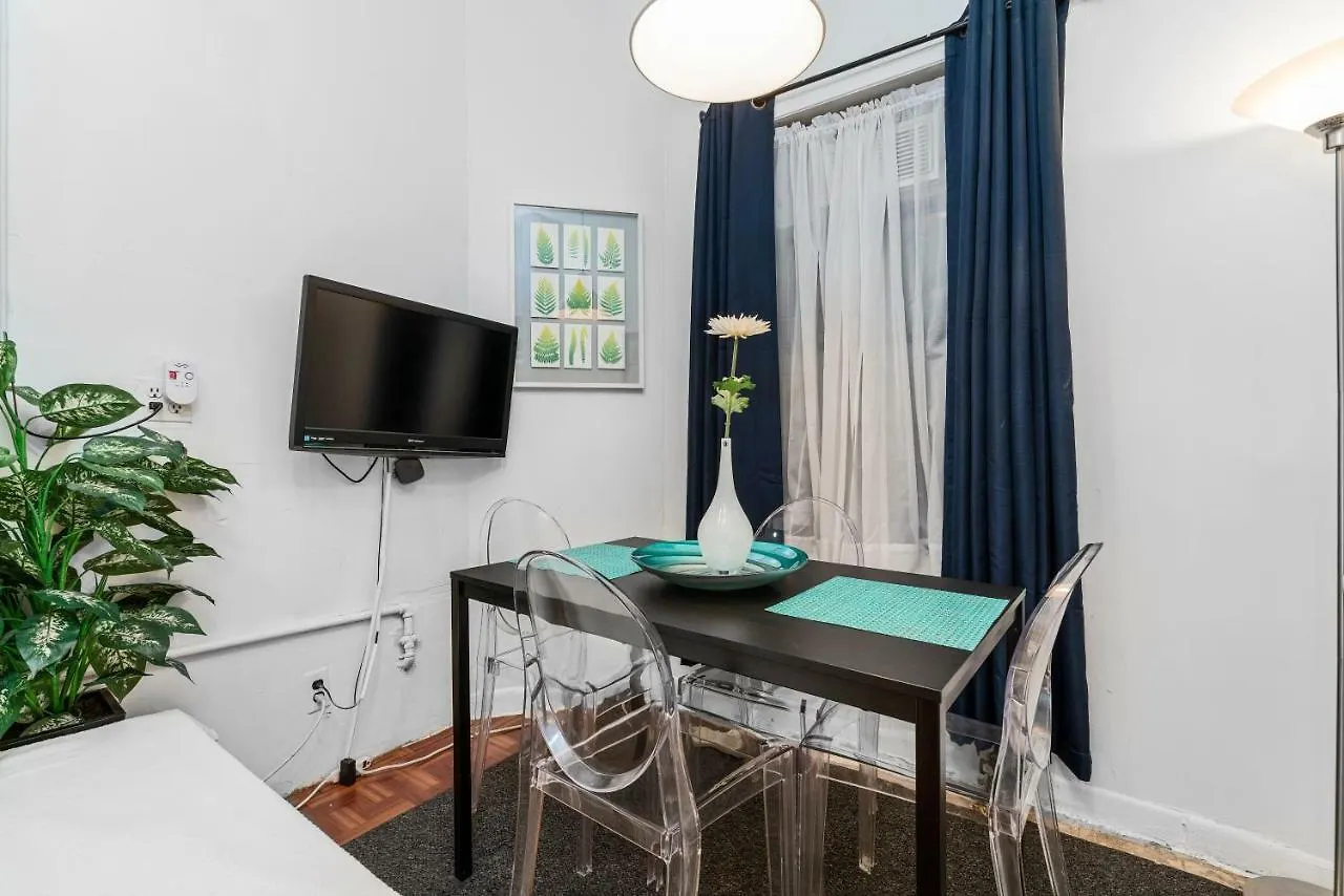 Cloverleaf Apartment - Perfectly Located Near Restaurants, Shops, & Sites New York