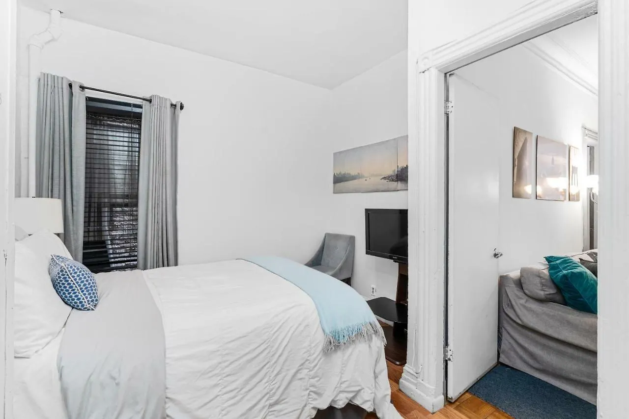 Cloverleaf Apartment - Perfectly Located Near Restaurants, Shops, & Sites New York