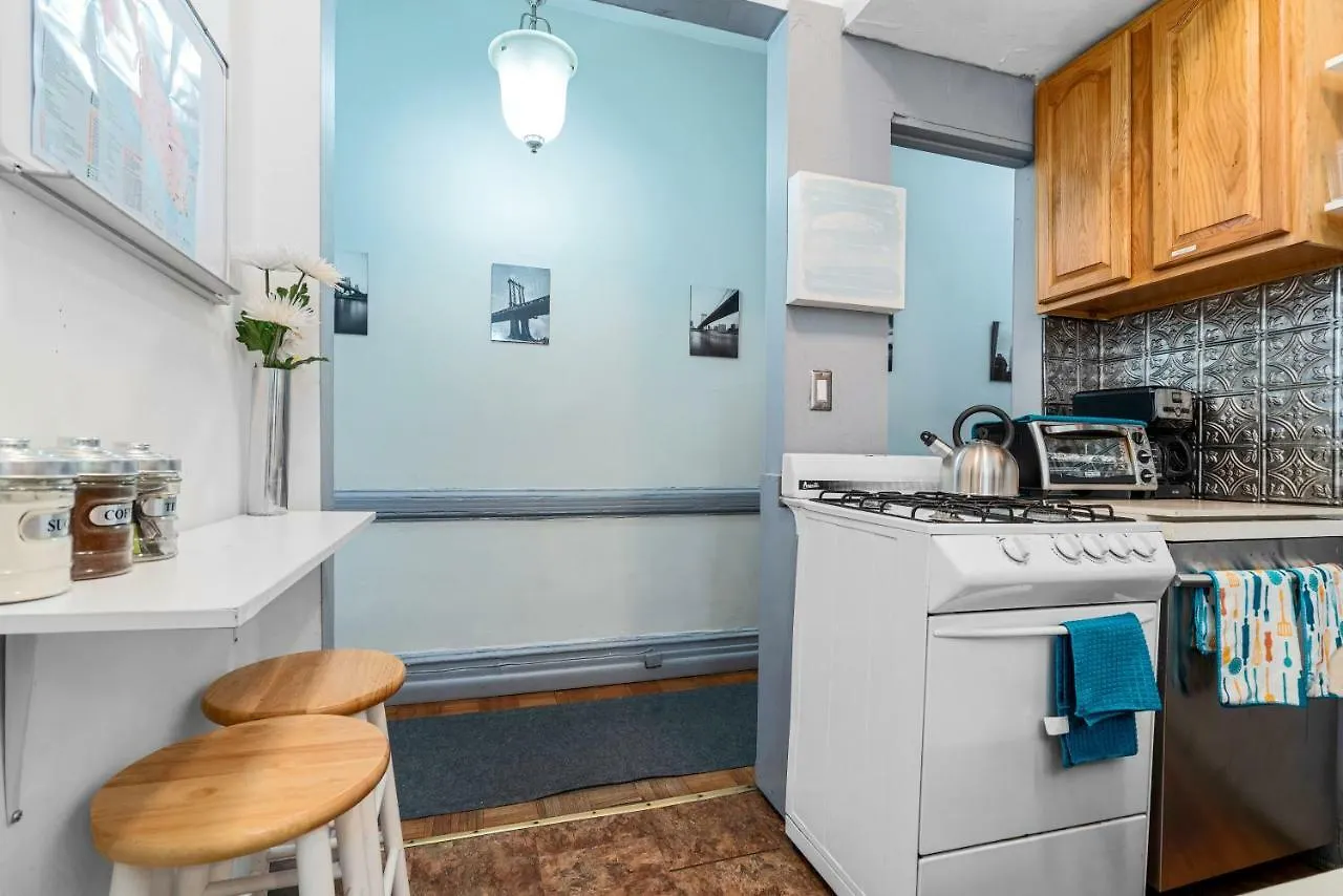 Cloverleaf Apartment - Perfectly Located Near Restaurants, Shops, & Sites New York